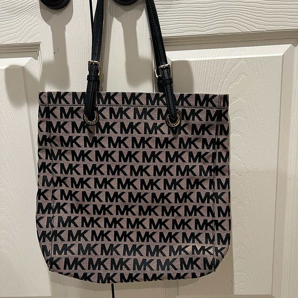 Michael Kors logo shoulder bag or tote